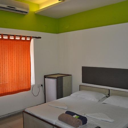 Hotel Kabli Нью-Дели Экстерьер фото