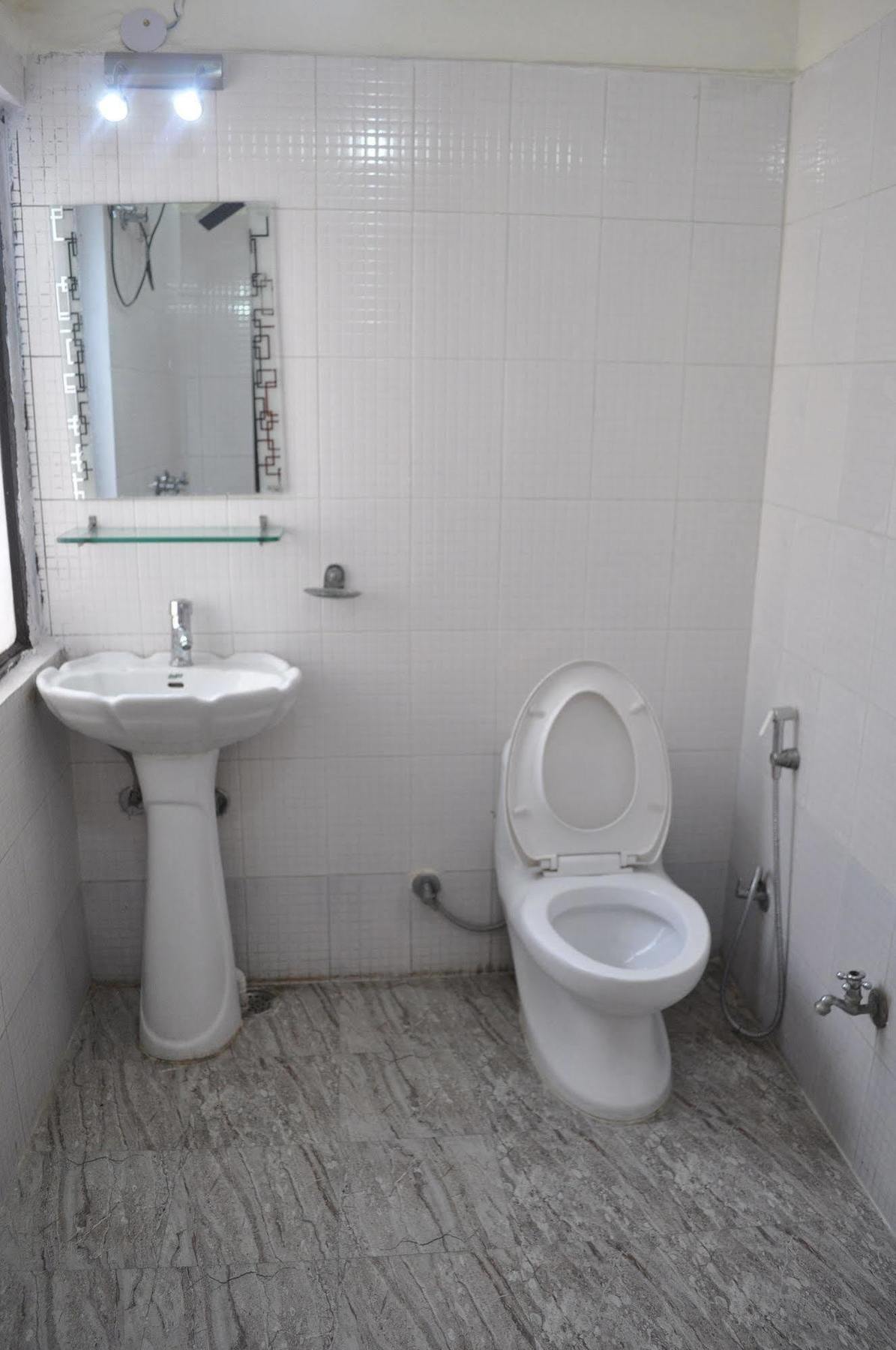 Hotel Kabli Нью-Дели Экстерьер фото